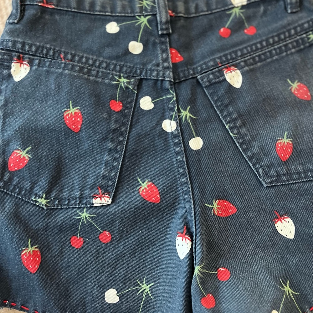BDG strawberry button shorts. - Picture 7 of 12
